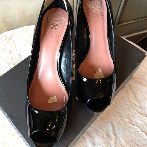 Vince Camuto black shinny heal - Picture 4 of 5